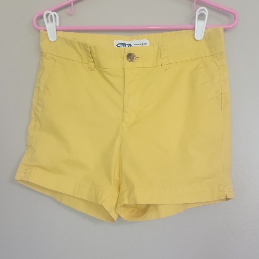 Old Navy Women's Yellow Mid Rise Everyday Shorts Size 4